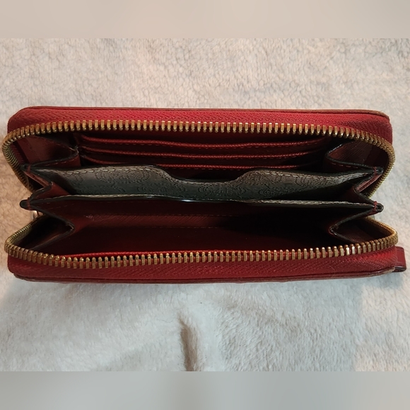 Michael Kors & Fossil Wallets - Picture 4 of 6